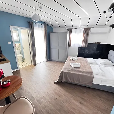 아파트 Modern Nr12 Private Kitchenette, Bathroom, Balcony 레메소스