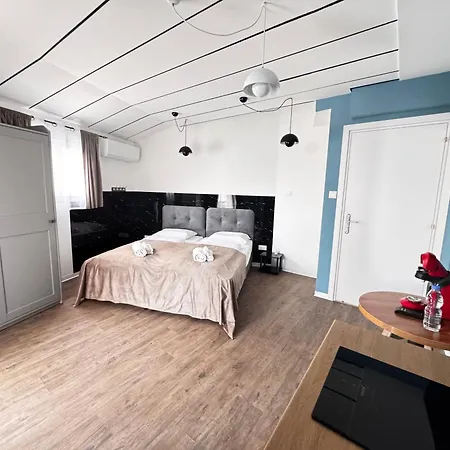 Modern Nr12 Private Kitchenette, Bathroom, Balcony *