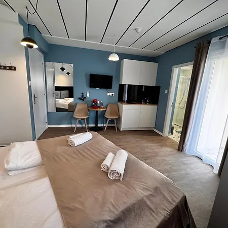 Modern Nr12 Private Kitchenette, Bathroom, Balcony Daire Limasol