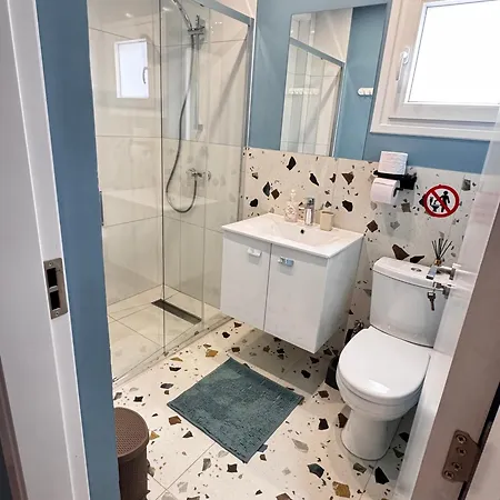 Modern Nr12 Private Kitchenette, Bathroom, Balcony