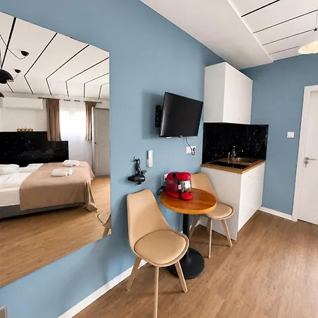 Modern Nr12 Private Kitchenette, Bathroom, Balcony 레메소스