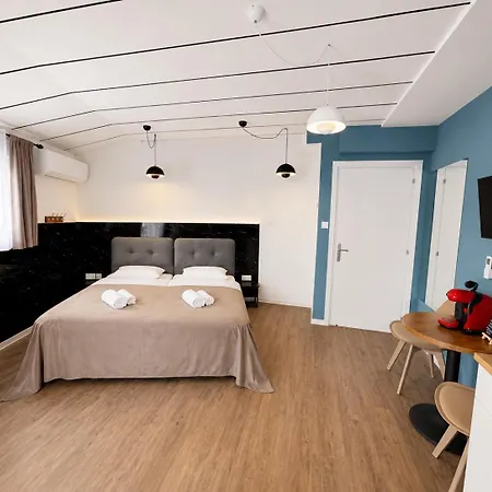 Modern Nr12 Private Kitchenette, Bathroom, Balcony