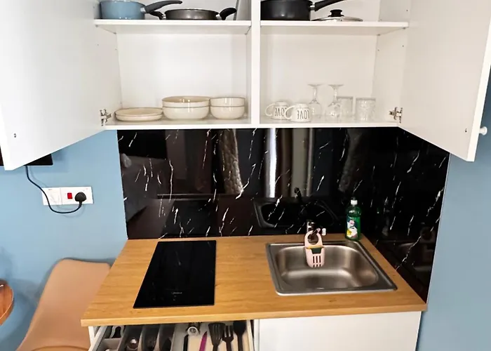 Modern Nr12 Private Kitchenette, Bathroom, Balcony