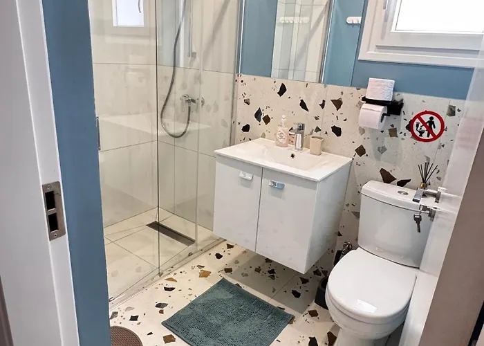 Modern Nr12 Private Kitchenette, Bathroom, Balcony