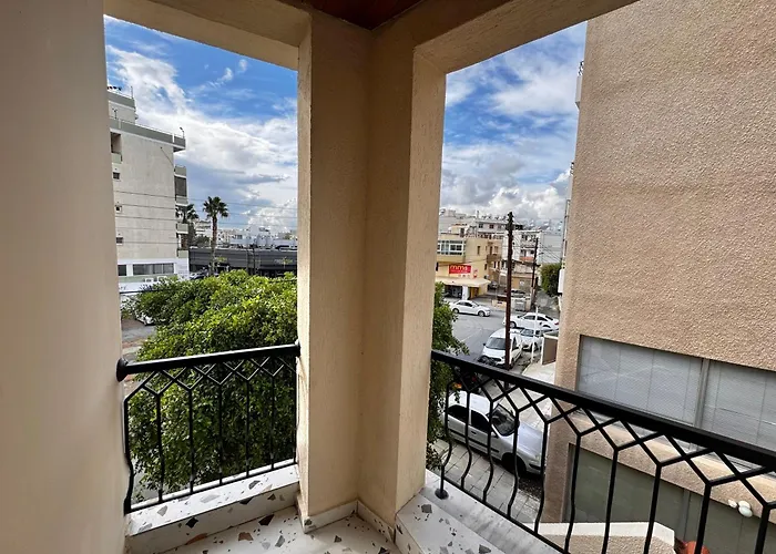 Modern Nr12 Private Kitchenette, Bathroom, Balcony Apartman Limassol