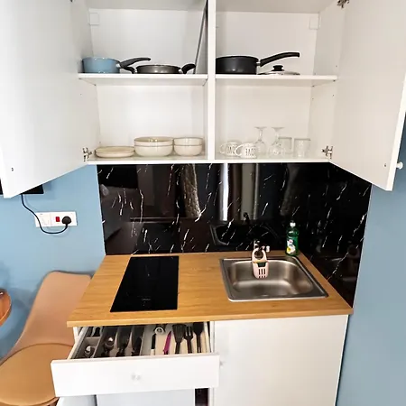 Modern Nr12 Private Kitchenette, Bathroom, Balcony
